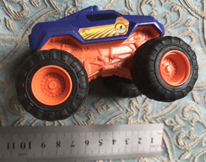 Машинки игрушечные