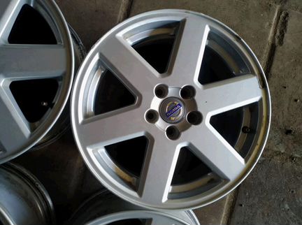 Диски бу оригинал R17 LU на Volvo