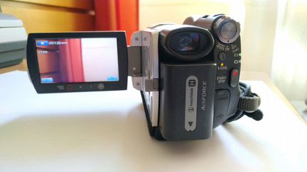 Видеокамера Sony Handycam 6.1 mp