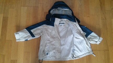 Ветровка с капюшоном