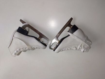 Б/у фигурные коньки белые