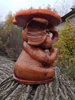 Подставка резная или стул