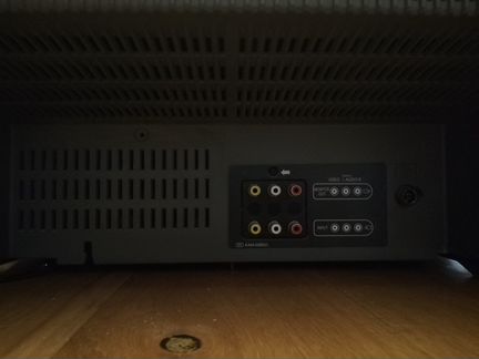 Телевизор Samsung и JVC