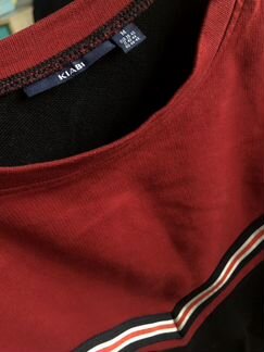 Свитер чёрный с красными вставками