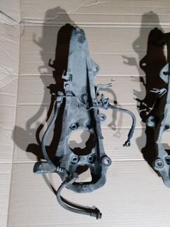 Кулак поворотный передний правый Infiniti G V36