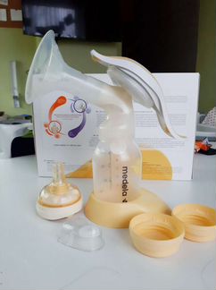 Молокоотсос ручной, накладки на грудь и пакеты для