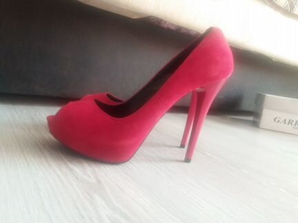 Новые босоножки нат.замша 39р