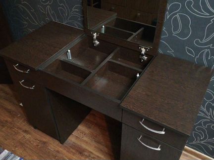 Туалетный столик