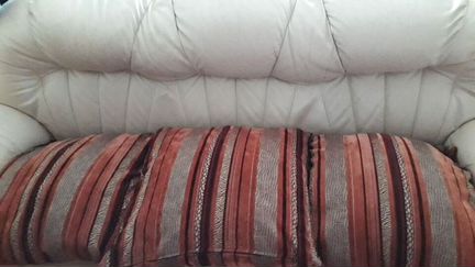 Продам раскладную кровать, изголовье натур. кожа