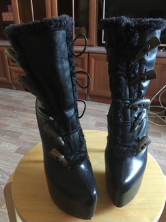 Стильные ботильоны от Christian Louboutin