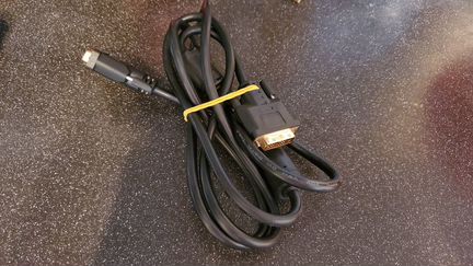 Кабель для компьютерного монитора DVI
