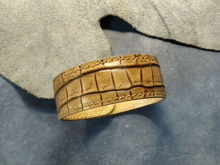 Браслет из кожи крокодила