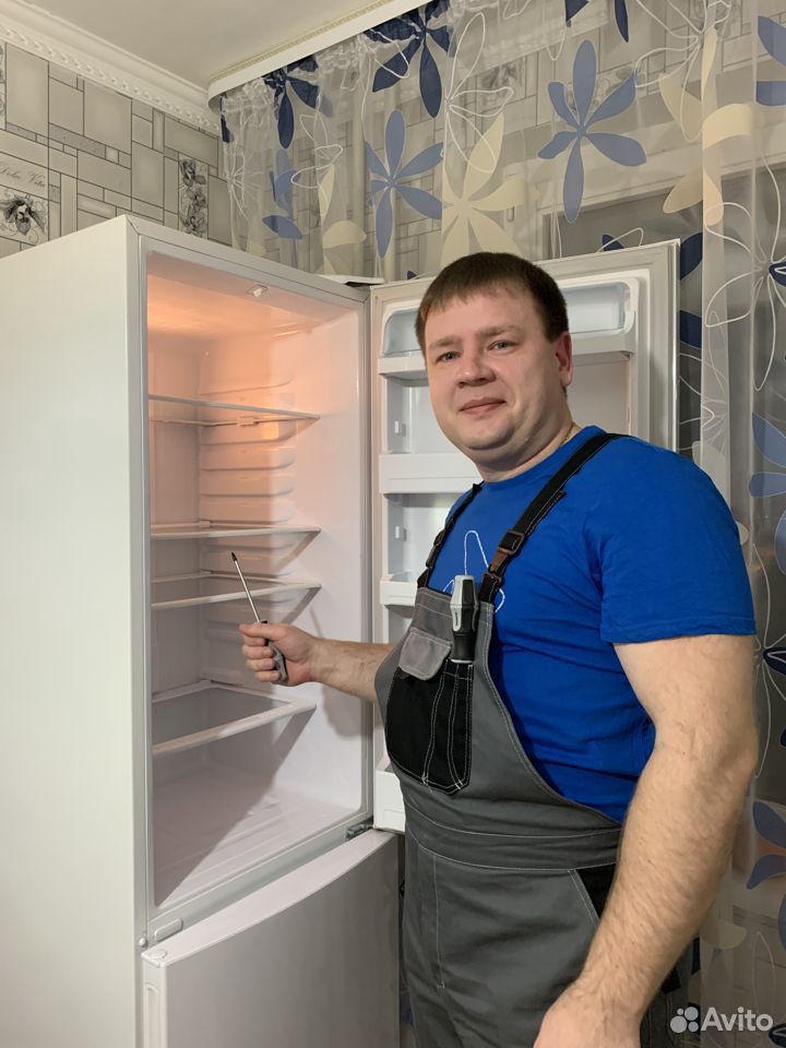 Мастер холодильников. Ремонтирует холодильник. Мастер холодильников. Ремонт холодильников в новосибирске недорого. Ремонт холодильников в новосибирске недорого.