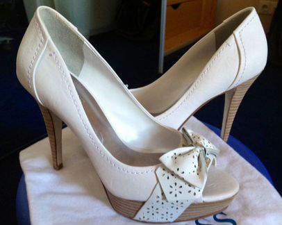Новые белые туфли Guess