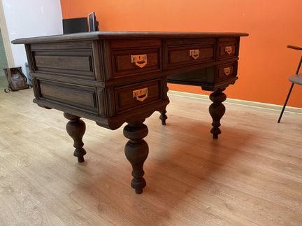 Антикварный письменный стол