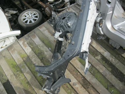 Передняя правая четверть BMW 5 E60