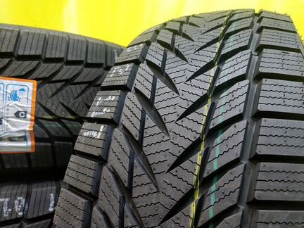 235 65 17 зимние шины, новые липучка Centara