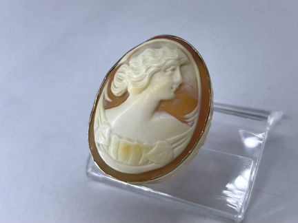 Золотое кольцо с натуральной винтажной камеей. 585