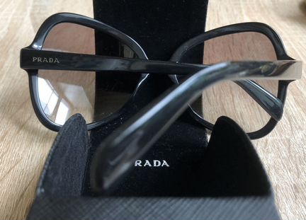 Солнцезащитные очки Prada (новые)