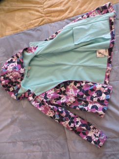 Яркая куртка