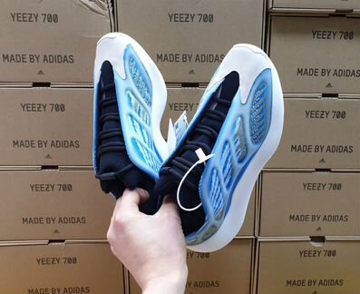 Adidas Yeezy Boost 700 V3