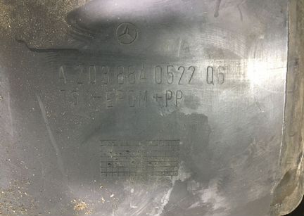 Подкрылок Mercedes W203