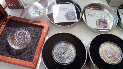 Монета с метеоритом