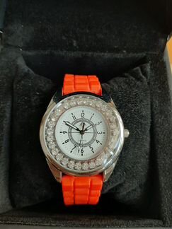 Часы женские со стразами